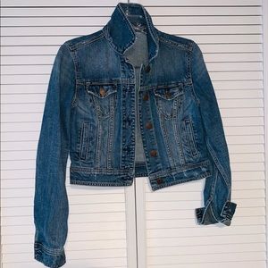 EUC Cropped AE Denim Jacket. Size Small